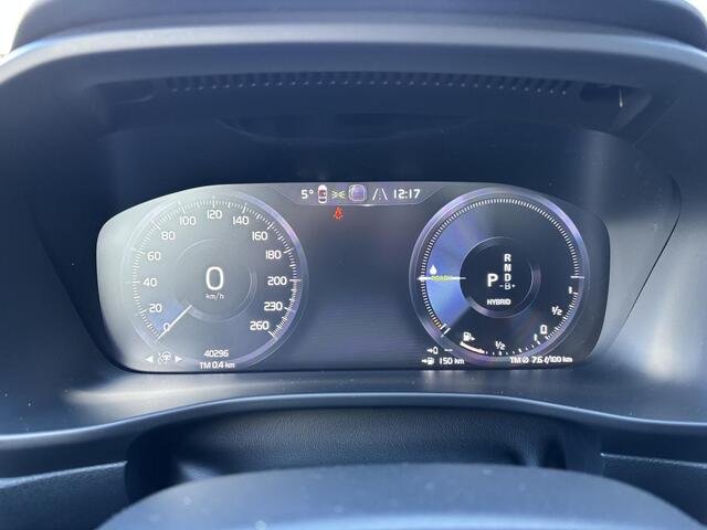 Volvo XC40 1.5 T5 Plug-in hybrid Ultimate Bright / Pano. dak / Elek. verstelbare stoelen / Stuur + stoelverwarming / Achterbankverwarming / 360 camera / Harman Kardon / Pilot assist