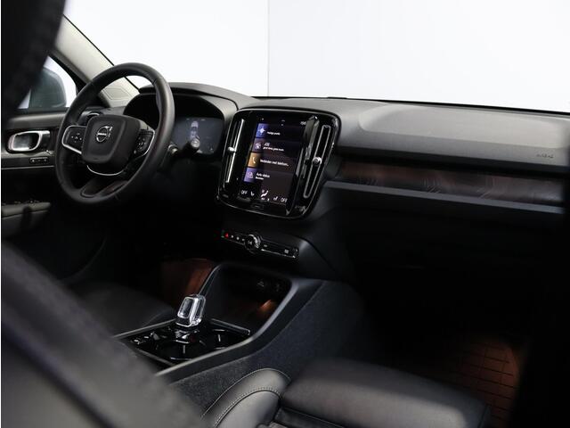 Volvo XC40 T5 Plug-in hybrid Ultimate Bright / Pan. dak / Harman Kardon / Stoel+stuur+achterbankverwarming / Elektr. bed. stoelen / Privacy glass