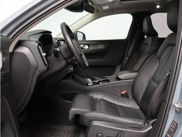 Volvo XC40 T5 Plug-in hybrid Ultimate Bright / Pan. dak / Harman Kardon / Stoel+stuur+achterbankverwarming / Elektr. bed. stoelen / Privacy glass