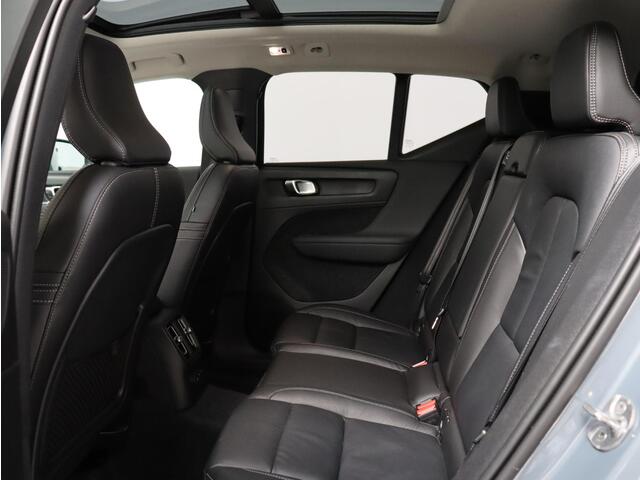 Volvo XC40 T5 Plug-in hybrid Ultimate Bright / Pan. dak / Harman Kardon / Stoel+stuur+achterbankverwarming / Elektr. bed. stoelen / Privacy glass