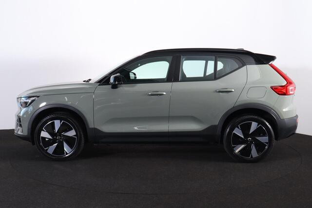 Volvo XC40 Extended Range Plus 82 kWh - IntelliSafe Assist & Surround - Parkeercamera achter - Verwarmde voorstoelen & stuur - Parkeersensoren voor & achter - Draadloze tel. lader - Warmtepomp - Elektr. inklapbare trekhaak - 19' LMV