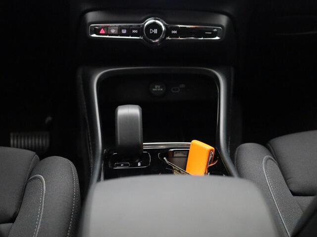 Volvo XC40 Recharge Core | Navigatie | Climate Control | Camera | LED Verlichting