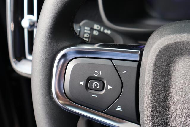 Volvo XC40 Recharge Core 70 kWh | Climate Pack | Warmtepomp | All season banden