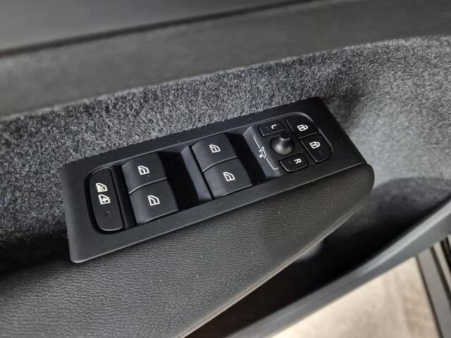 Volvo XC40 1.5 T5 Plug-in hybrid Ultimate Dark FACELIFT 262pk | H&K Sound | Panoramadak | ACC | Elek. stoelen