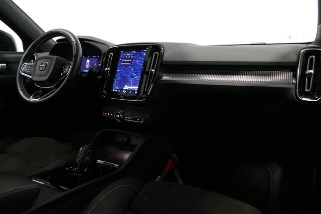 Volvo XC40 Recharge P8 AWD R-Design / Orig. Nederlands / Stoelverwarming / Apple Carplay - Andriod Auto / Stuurwiel verwarming / Ambienteverlichting / Leder/alcantara bekleding / High Performance Sound / Adaptive Cruise Control / Full LED / 19'' LMV / Grootlicht Ass