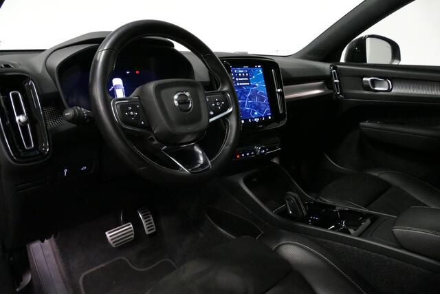 Volvo XC40 Recharge P8 AWD R-Design / Orig. Nederlands / Stoelverwarming / Apple Carplay - Andriod Auto / Stuurwiel verwarming / Ambienteverlichting / Leder/alcantara bekleding / High Performance Sound / Adaptive Cruise Control / Full LED / 19'' LMV / Grootlicht Ass
