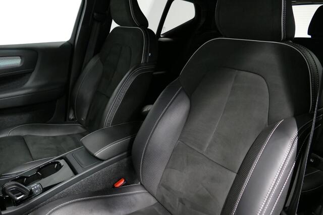 Volvo XC40 Recharge P8 AWD R-Design / Orig. Nederlands / Stoelverwarming / Apple Carplay - Andriod Auto / Stuurwiel verwarming / Ambienteverlichting / Leder/alcantara bekleding / High Performance Sound / Adaptive Cruise Control / Full LED / 19'' LMV / Grootlicht Ass