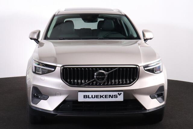 Volvo XC40 T5 Recharge Ultimate Bright - Panorama/schuifdak - IntelliSafe Assist - 360º Camera - Harman/Kardon audio - Verwarmde voorstoelen, stuur & achterbank - Parkeersensoren voor & achter - Elektr. bedienb. voorstoelen met geheugen links - Draadloze tel. lader 