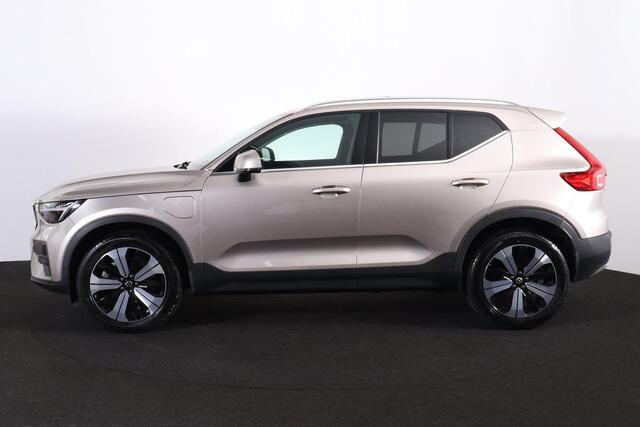 Volvo XC40 T5 Recharge Ultimate Bright - Panorama/schuifdak - IntelliSafe Assist - 360º Camera - Harman/Kardon audio - Verwarmde voorstoelen, stuur & achterbank - Parkeersensoren voor & achter - Elektr. bedienb. voorstoelen met geheugen links - Draadloze tel. lader 
