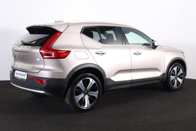 Volvo XC40 T5 Recharge Ultimate Bright - Panorama/schuifdak - IntelliSafe Assist - 360º Camera - Harman/Kardon audio - Verwarmde voorstoelen, stuur & achterbank - Parkeersensoren voor & achter - Elektr. bedienb. voorstoelen met geheugen links - Draadloze tel. lader 