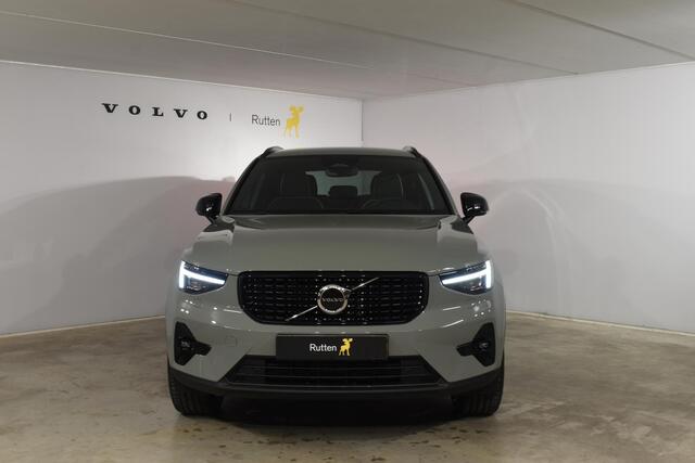 Volvo XC40 B4 211PK Automaat Plus Dark / Lighting pack / Pixel Led verlichting / 20'' velgen / Getint glas achter / Connect Microtech Nubuck