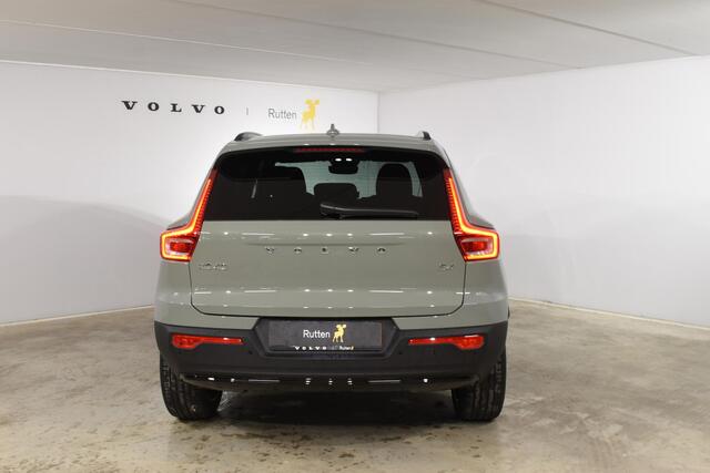 Volvo XC40 B4 211PK Automaat Plus Dark / Lighting pack / Pixel Led verlichting / 20'' velgen / Getint glas achter / Connect Microtech Nubuck
