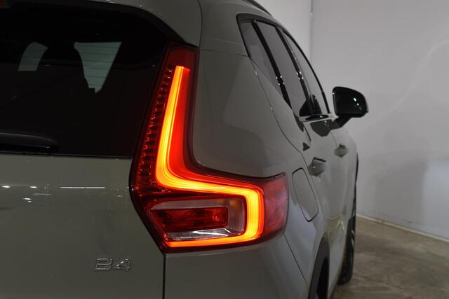 Volvo XC40 B4 211PK Automaat Plus Dark / Lighting pack / Pixel Led verlichting / 20'' velgen / Getint glas achter / Connect Microtech Nubuck