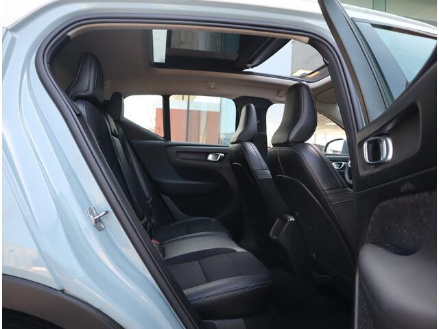 Volvo XC40 1.5 T3 Momentum / Panoramadak
