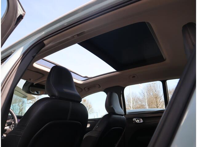 Volvo XC40 1.5 T3 Momentum / Panoramadak