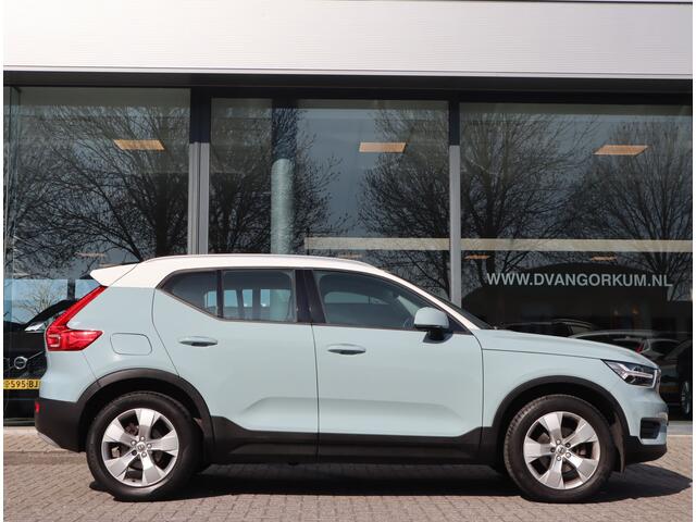 Volvo XC40 1.5 T3 Momentum / Panoramadak