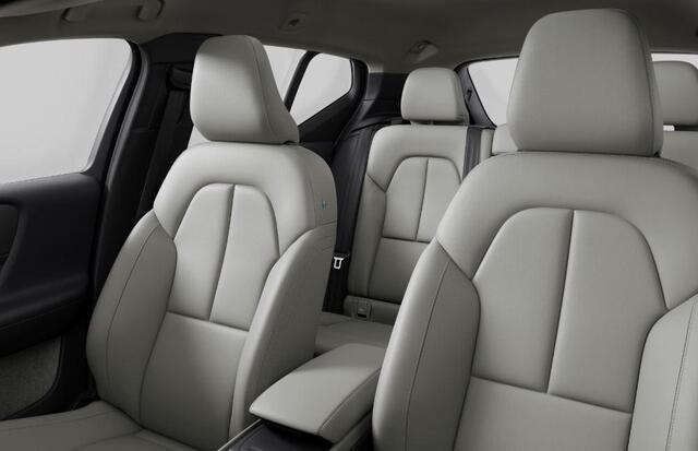 Volvo XC40 2.0 B3 Plus Dark | Memory | Zitting verlengers | parkeersensoren vóór en achter | 360° camera | Google auto | Full LED | verwarmde voorstoelen en stuurwiel |