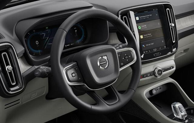 Volvo XC40 2.0 B3 Plus Dark | Memory | Zitting verlengers | parkeersensoren vóór en achter | 360° camera | Google auto | Full LED | verwarmde voorstoelen en stuurwiel |