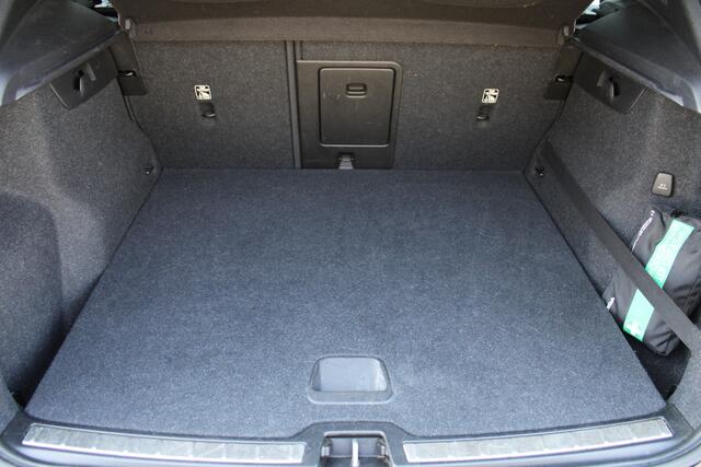 Volvo XC40 1.5 T2 R-Design Navi|Clima|Cruise|Trekhaak|Audio|LM-Velgen