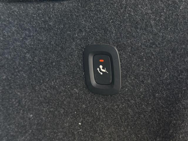 Volvo XC40 Recharge P8 AWD R-Design Intellisafe, Climate Line, 360 camera, Schuifdak, 20 inch, Trekhaak, Stoel+Stuur Verwarmd
