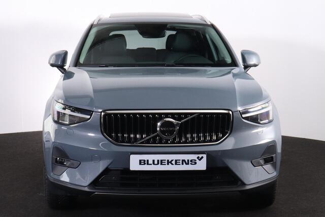 Volvo XC40 T5 Recharge Ultimate Bright - Panorama/schuifdak - IntelliSafe Assist - 360º Camera - Verwarmde voorstoelen, stuur & achterbank - Parkeersensoren voor & achter - Elektr. bedienb. voorstoelen met geheugen links - Draadloze tel. lader - Extra getint glas - 