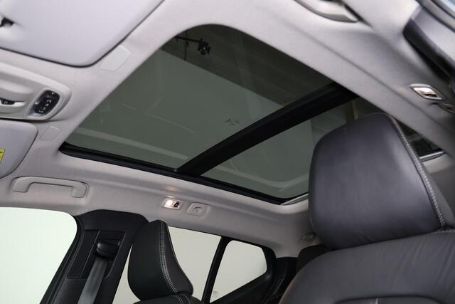 Volvo XC40 T5 Recharge Ultimate Bright - Panorama/schuifdak - IntelliSafe Assist - 360º Camera - Verwarmde voorstoelen, stuur & achterbank - Parkeersensoren voor & achter - Elektr. bedienb. voorstoelen met geheugen links - Draadloze tel. lader - Extra getint glas - 