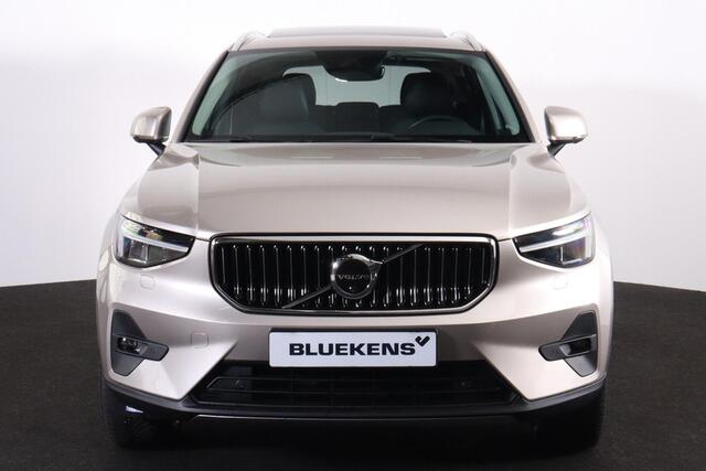 Volvo XC40 T5 Recharge Ultimate Bright - Panorama/schuifdak - IntelliSafe Assist - 360º Camera - Verwarmde voorstoelen, stuur & achterbank - Parkeersensoren voor & achter - Elektr. bedienb. voorstoelen met geheugen links - Draadloze tel. lader - Extra getint glas - 
