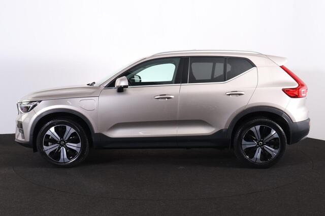 Volvo XC40 T5 Recharge Ultimate Bright - Panorama/schuifdak - IntelliSafe Assist - 360º Camera - Verwarmde voorstoelen, stuur & achterbank - Parkeersensoren voor & achter - Elektr. bedienb. voorstoelen met geheugen links - Draadloze tel. lader - Extra getint glas - 
