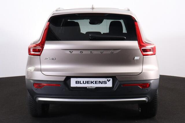 Volvo XC40 T5 Recharge Ultimate Bright - Panorama/schuifdak - IntelliSafe Assist - 360º Camera - Verwarmde voorstoelen, stuur & achterbank - Parkeersensoren voor & achter - Elektr. bedienb. voorstoelen met geheugen links - Draadloze tel. lader - Extra getint glas - 