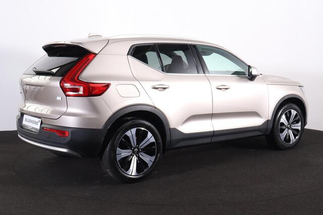 Volvo XC40 T5 Recharge Ultimate Bright - Panorama/schuifdak - IntelliSafe Assist - 360º Camera - Verwarmde voorstoelen, stuur & achterbank - Parkeersensoren voor & achter - Elektr. bedienb. voorstoelen met geheugen links - Draadloze tel. lader - Extra getint glas - 