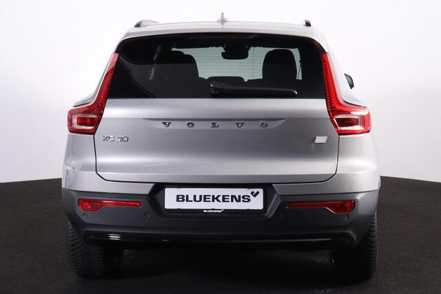 Volvo XC40 Core 69 kWh - Parkeercamera achter - Verwarmde voorstoelen & stuur - Parkeersensoren voor & achter - Draadloze tel. lader - Cruise control - Warmtepomp - Extra getint glas - 19' LMV