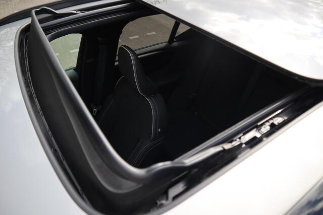 Volvo XC40 2.0 B4 Plus Dark | Schuif/Kanteldak | H&K Audio | 20" velgen |