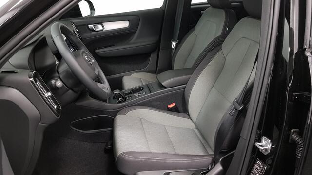 Volvo XC40 1.5 T3 163pk Automaat Navigatie Climate Control Stoelverwarming Lichtmetalen Velgen Apple Carplay Extra Getint glas