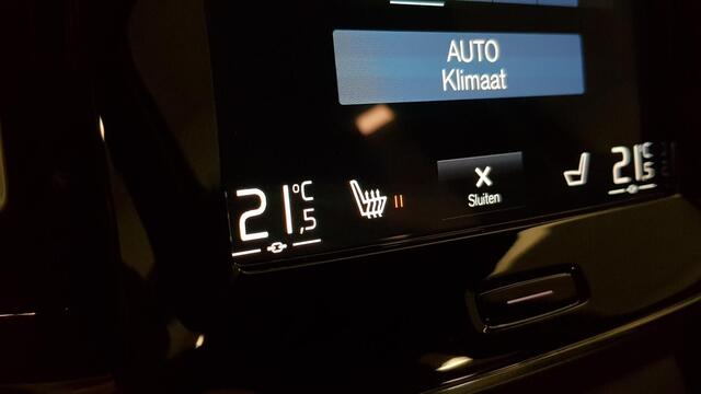 Volvo XC40 1.5 T3 163pk Automaat Navigatie Climate Control Stoelverwarming Lichtmetalen Velgen Apple Carplay Extra Getint glas
