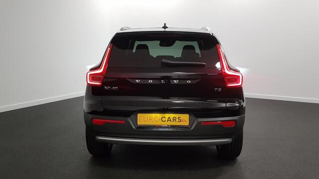 Volvo XC40 1.5 T3 163pk Automaat Navigatie Climate Control Stoelverwarming Lichtmetalen Velgen Apple Carplay Extra Getint glas