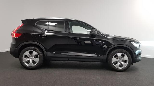 Volvo XC40 1.5 T3 163pk Automaat Navigatie Climate Control Stoelverwarming Lichtmetalen Velgen Apple Carplay Extra Getint glas