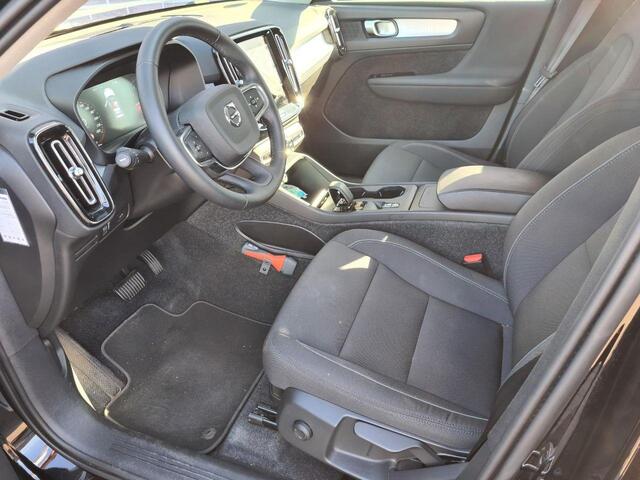 Volvo XC40 B3 Automaat Momentum | Trekhaak | 19" LM velgen | Navigatie | Camera | Parkeersensoren voor en achter | DAB+ | Carplay