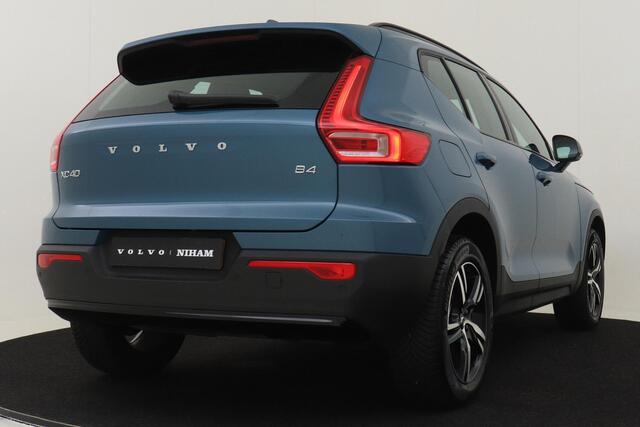 Volvo XC40 B4 (M-HYBRID) PLUS DARK -CAMERA|ADAP.CRUISE|VERW.VOORRUIT|TREKHAAK|HARMAN/KARDON
