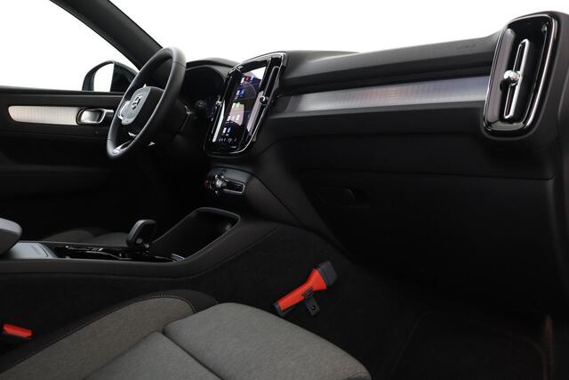 Volvo XC40 B4 (M-HYBRID) PLUS DARK -CAMERA|ADAP.CRUISE|VERW.VOORRUIT|TREKHAAK|HARMAN/KARDON