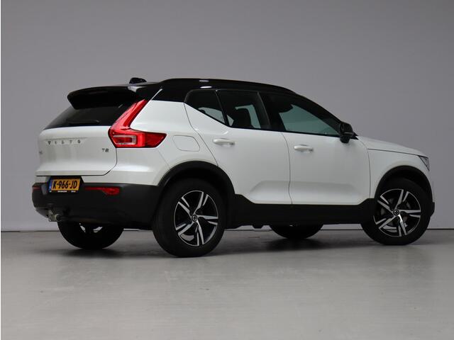 Volvo XC40 T2 Automaat R-Design Volvo XC40 T2 129PK / Automaat R-Design / Park Assist Pack / adaptieve cruise control / BLIS / Key Less / 18"/