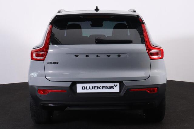 Volvo XC40 Extended Range Plus 82 kWh Volvo XC40 Single Motor Extended Range Plus 82 kWh - IntelliSafe Assist & Surround - Parkeercamera achter - Verwarmde voorstoelen & stuur - Parkeersensoren voor & achter - Warmtepomp - Draadloze tel. lader - Elektr. inklapbare t