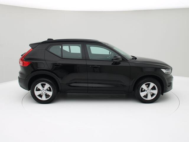 Volvo XC40 1.5 T2 Momentum Core NAVI./Trekh.