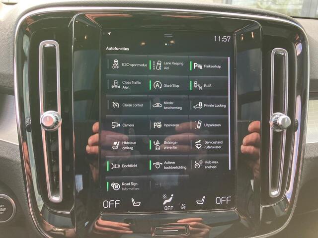 Volvo XC40 2.0 T5 AWD Intro Edition | Panorama schuif/kantel dak | 360° camera | stoelverwarming V+A | Stuurverwarming | Keyless entry | Harman/Kardon | Memory | Leder |