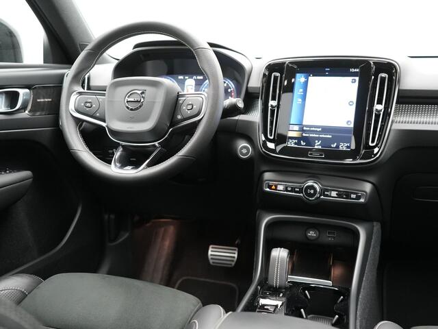 Volvo XC40 T5 AWD R-Design 248pk | Panodak | Alcantara Sportstoelen | Adaptive Cruise | Harman Kardon | Apple Carplay | Pilot Assist | Navigatie | 360 Camera | Virtual | DAB | Stoel & Stuurverwarming |