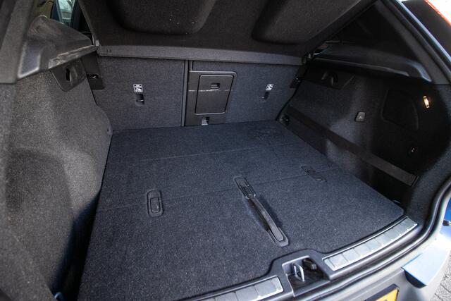Volvo XC40 2.0 T4 R-Design Automaat - All in rijklaarprijs | Dealer ond. | Wegkl. trekhaak | 12 mnd Bovag