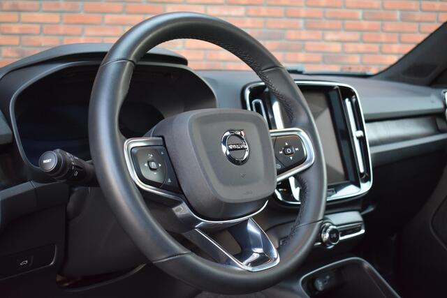 Volvo XC40 232PK Recharge Ultimate 70 kWh | Trekhaak | Climate pack | 360 graden camera | H&K Audio | Panormadak