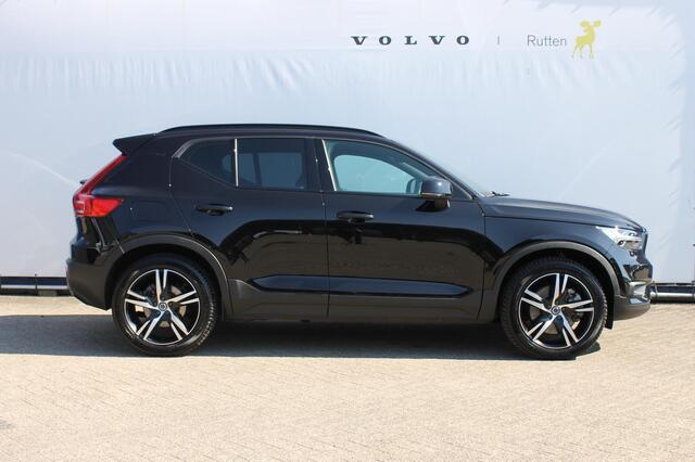 Volvo XC40 T5 262PK Automaat Recharge R-Design Cruise Control / Semi Elektrisch Wegklapbare Trekhaak / 19" Lichtmetalen velgen / Parkeersensoren voor en achter met parkeercamera achter / Road Sign Information