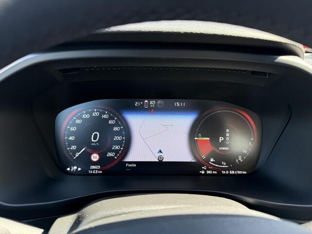 Volvo XC40 1.5 T5 Plug-in hybrid Ultimate Dark | Blis | Trekhaak | Adaptieve Cruise controle | 360° Camera | Panorama Schuif dak |