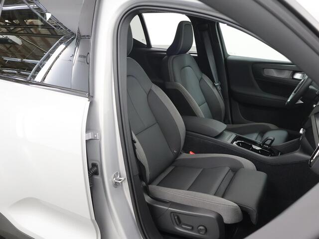 Volvo XC40 Recharge Ultimate 70 kWh | Panoramadak | Navigatie | Parkeercamera 360° | 20"LM Velgen | Stoelverwarming | Keyless Go | Cruise Control Adaptief |