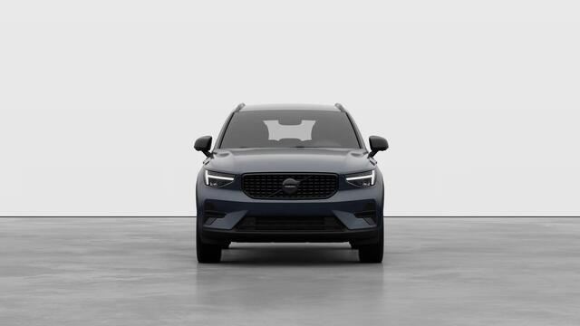 Volvo XC40 B4 197 pk Plus Black Edition | Model 2026 | 20" | Donker glas | Black Grille |